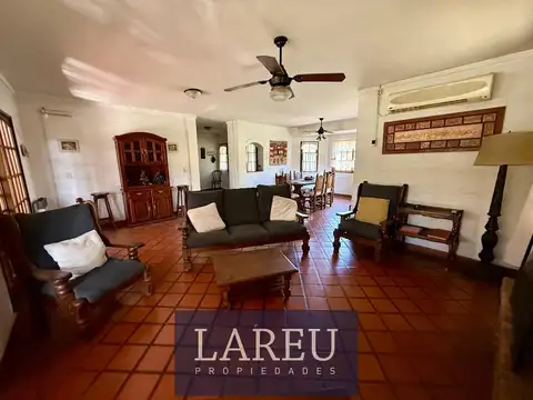 Casa 5 ambientes con 3 baños