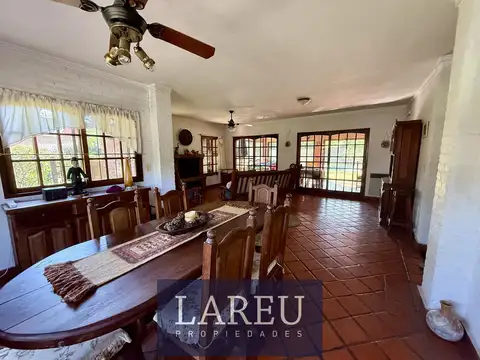 Casa en Alquiler con 2 cocheras