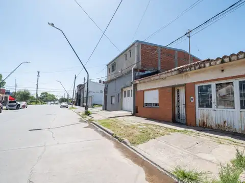 CASA EN VENTA A REFACCIONAR ZONA NORTE