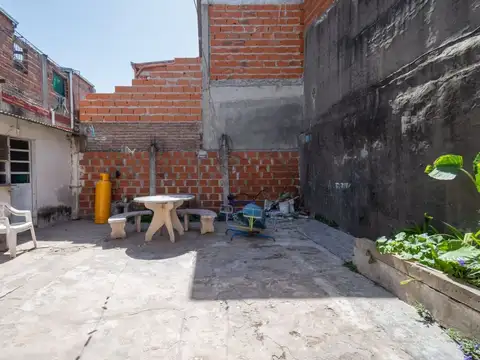 CASA EN VENTA A REFACCIONAR ZONA NORTE