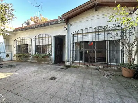 Casa tipo Ph al fondo con cochera y verde