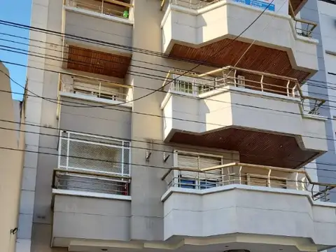 Departamento Dos Ambientes Con Cochera al Frente Centro Lanus Este