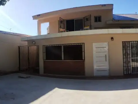 Casa en venta - 5 Dormitorios 3 Baños - Cocheras - 500Mts2 - Longchamps