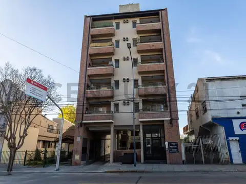 VENTA DEPARTAMENTO 3 AMBIENTES CON COCHERA IMPECABLE TIGRE CENTRO.