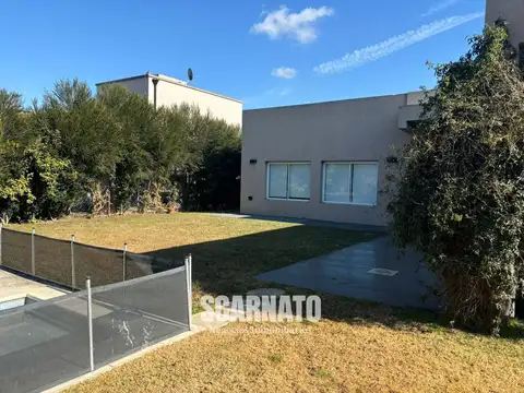 Casa en Venta en Countries y Barrios Cerrados en Esteban Echeverria, USD 240.000