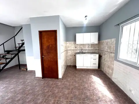Casa - Alquiler - Argentina, Tres de Febrero - POGGIO PABLO 1800