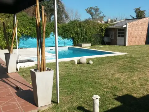 Casa en Venta con 2 cocheras