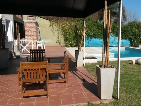 Casa 4 ambientes con 2 baños