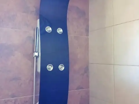 Casa en Alquiler con 2 cocheras