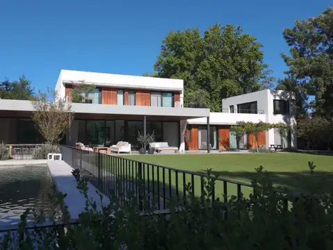 Casa Chalet  en Venta en Altos del Pilar, Pilar, G.B.A. Zona Norte