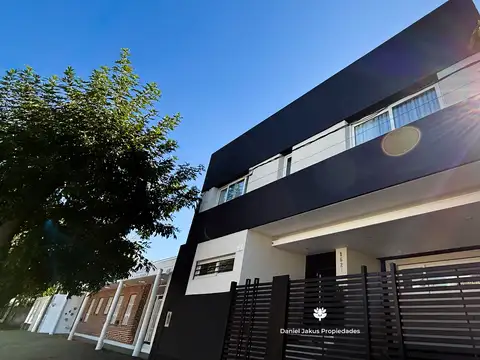 CASA DE CATEGORÍA EN VENTA | LA PLATA | CALLE 47 ENTRE 27 Y 28