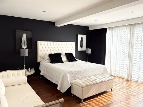 Casa en Venta con 4 cocheras