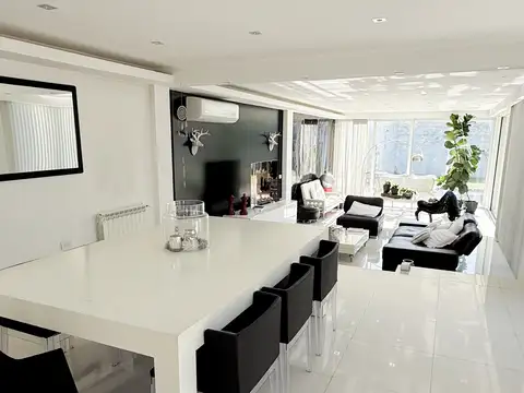 Casa 9 ambientes con 3 baños