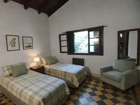 VENTA CASA QUINTA 5 AMB PILETA QUINCHO COCHERA