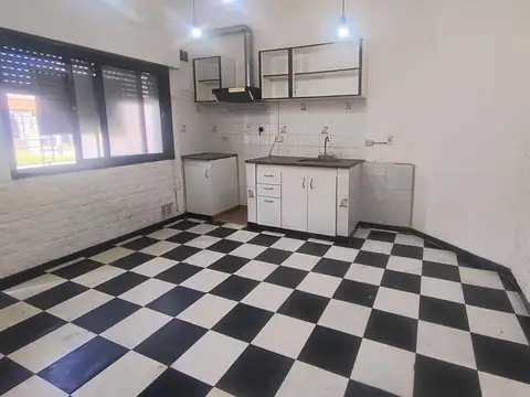 VENTA PH 2 AMBIENTES CON PATIO AVELLANEDA