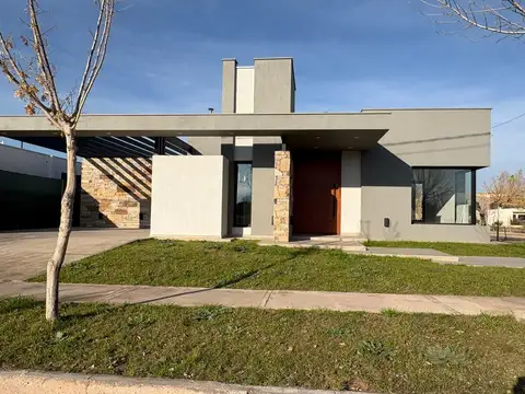 Casa en Venta en Luján de Cuyo, USD 210.000