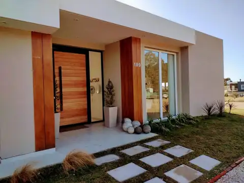 Casa en Venta en Barrio Cerrado Costa Esmeralda, USD 380.000