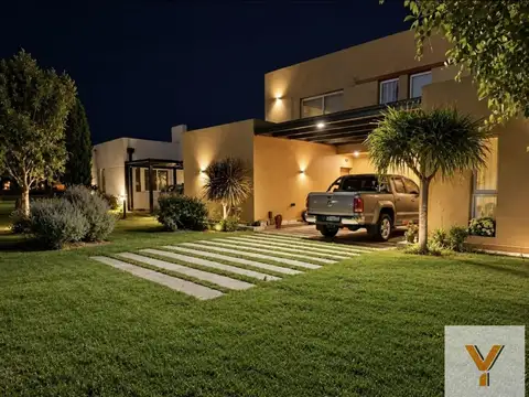 Casa en Venta - 4 Dormitorios 4 Baños - 200mts - San Bernardo Del Tuyu