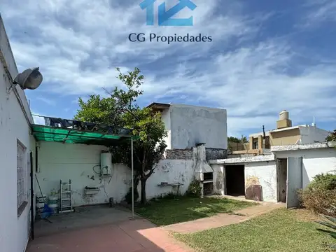 CASA A LA VENTA 2 DORMITORIOS, 2 CUADRAS BV LOS GRANADEROS