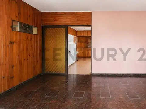 Casa 6 ambientes con 1 baño