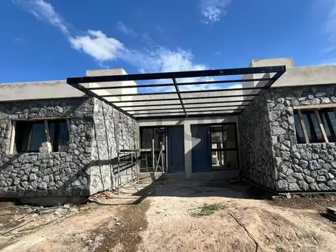 VENTA CASA TIPO DUPLEX 2 DORMITORIOS RINCONES DE MANANTIALES