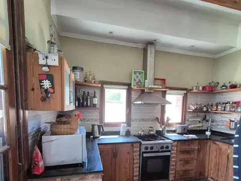 Casa 3 dormitorios en venta La Plata con pileta.