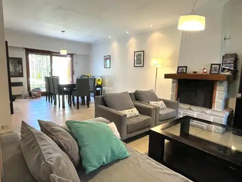 Excelente Casa en Venta - 4 Dormitorios + Quincho + Pileta