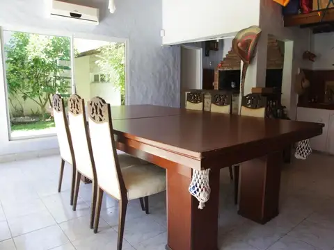 Casa 5 ambientes con 4 baños