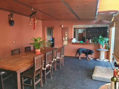 Casa 12 ambientes con 3 baños