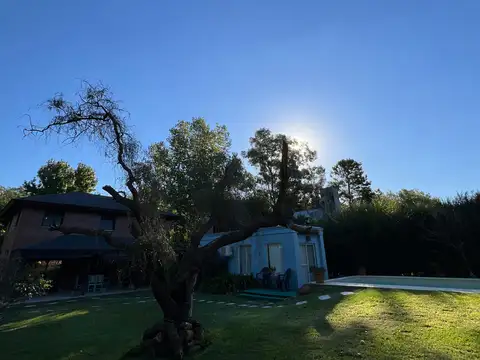 CASA EN VENTA - BARRIO PARQUE LAS LOMADAS