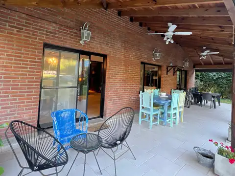 Casa en Venta en Barrio Parque Las Lomadas, USD 240.000