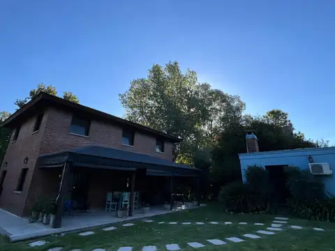 CASA EN VENTA - BARRIO PARQUE LAS LOMADAS