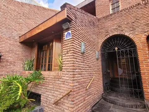 Casa en Venta con 7 cocheras