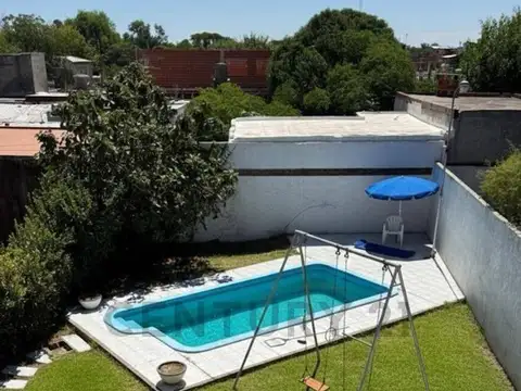VENTA CASA 3 AMBIENTES CON PISCINA MORON PALOMAR