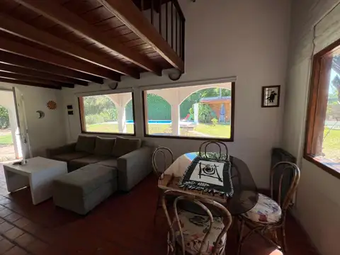 Casa en Alquiler con 1 cochera