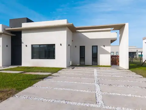 Prados del Oeste 1-B, Casa Lote 169, Moreno, La Reja