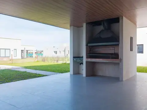 Casa 4 ambientes con 2 baños