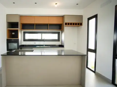 Venta casa 4 ambientes a estrenar en Prados del Oeste.