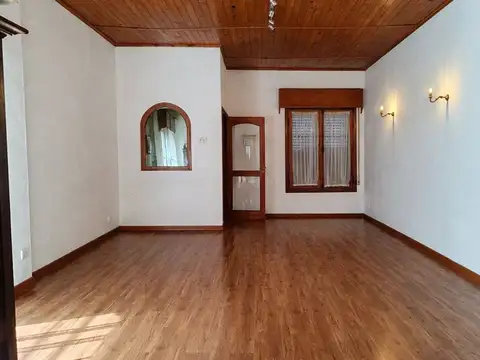 Casa en Alquiler con 1 cochera