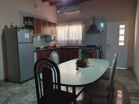 Casa 3 ambientes con 2 baños