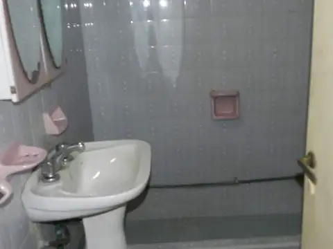 Casa en alquiler en Luis Guillon  disponible febrero