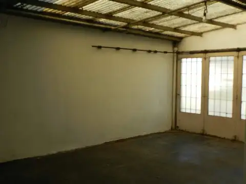 Casa en Alquiler en Luis Guillon, $ 650.000