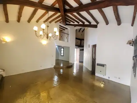 Casa 5 ambientes con 2 baños