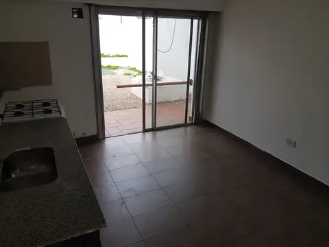 2 AMBIENTES CON PATIO