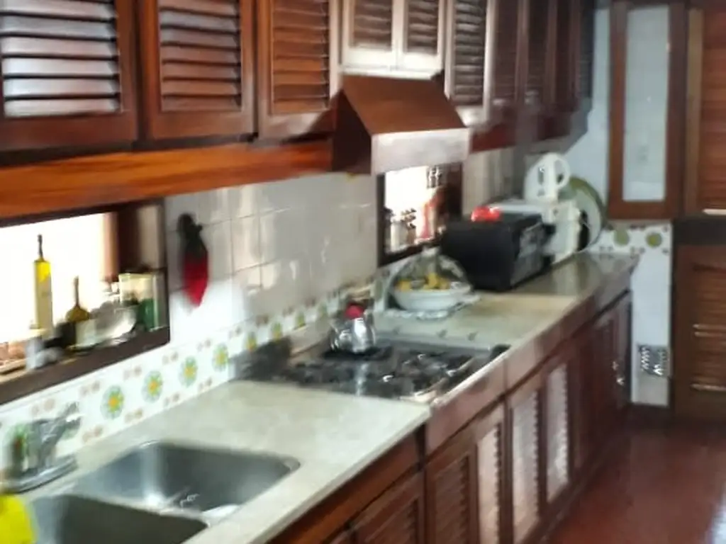 Casa - 421  m² | 4 dormitorios | 2 baños