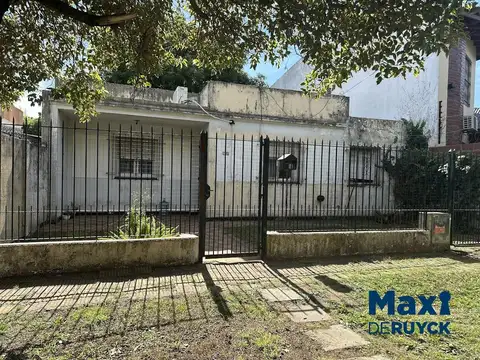 Casa 3 ambientes con verde apta crédito en Longchamps