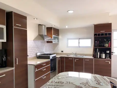 Casa en Venta con 3 cocheras