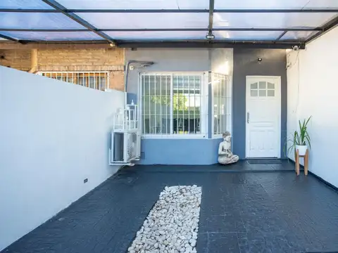 Venta dúplex 3 ambientes con patio, parrilla y cochera en El Palomar.
