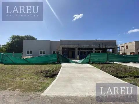 Casa en Venta con 2 cocheras