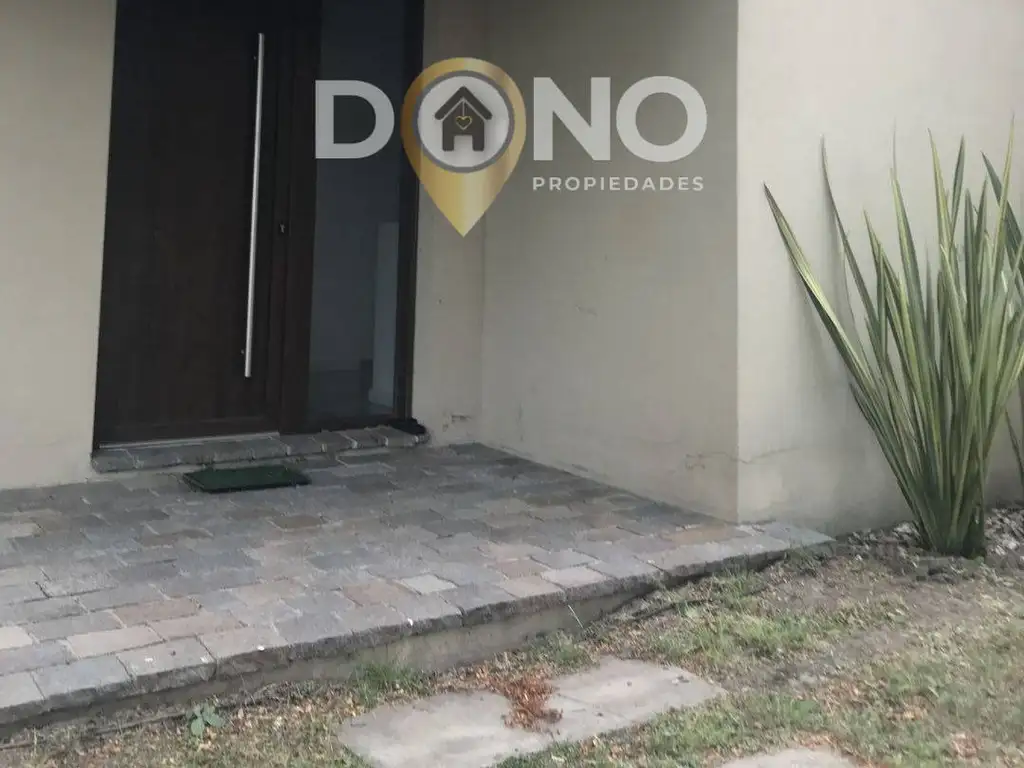 Casa en Venta - 4 dormitorios - USD 450.000